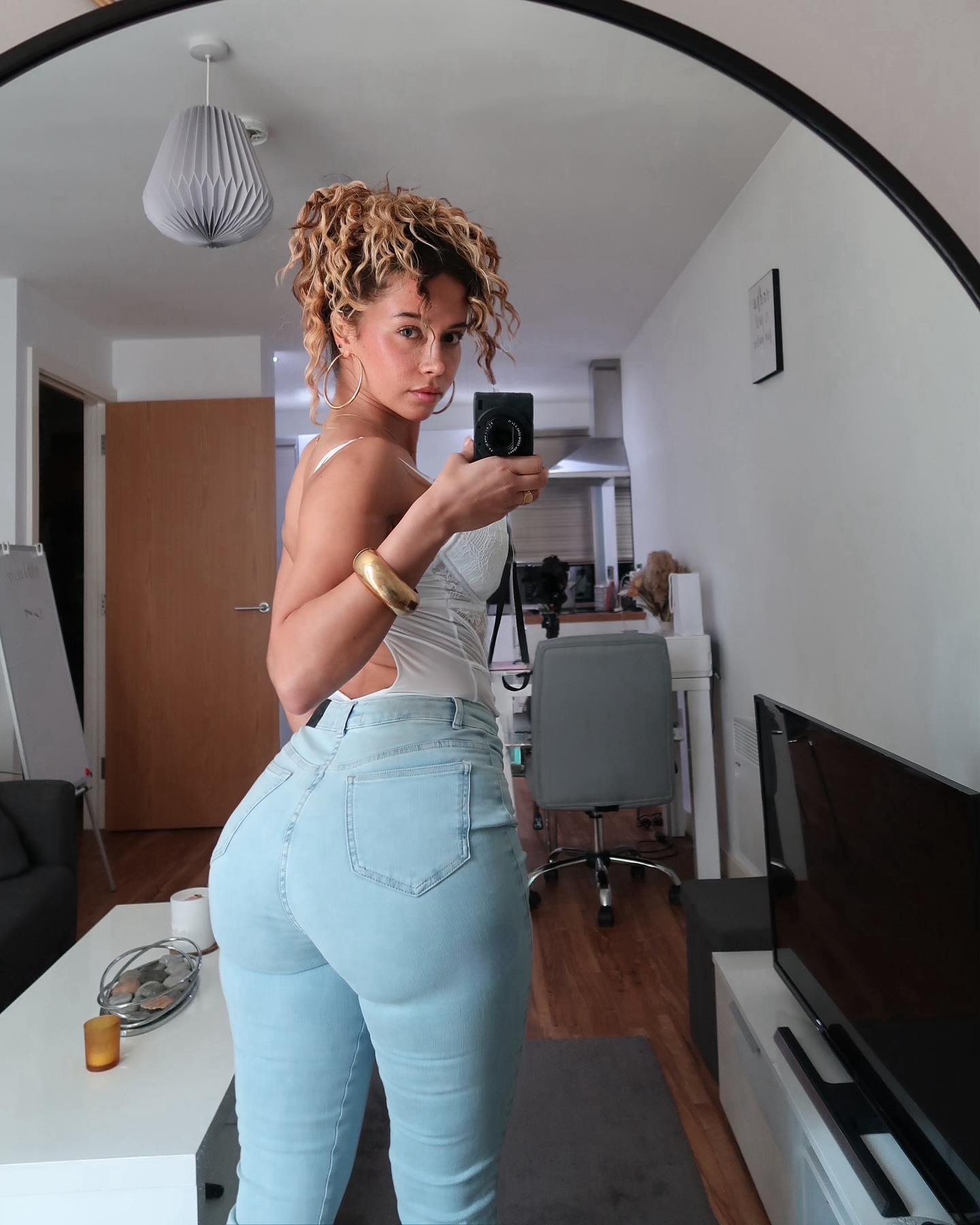 Your new wallpaper 🤍😜