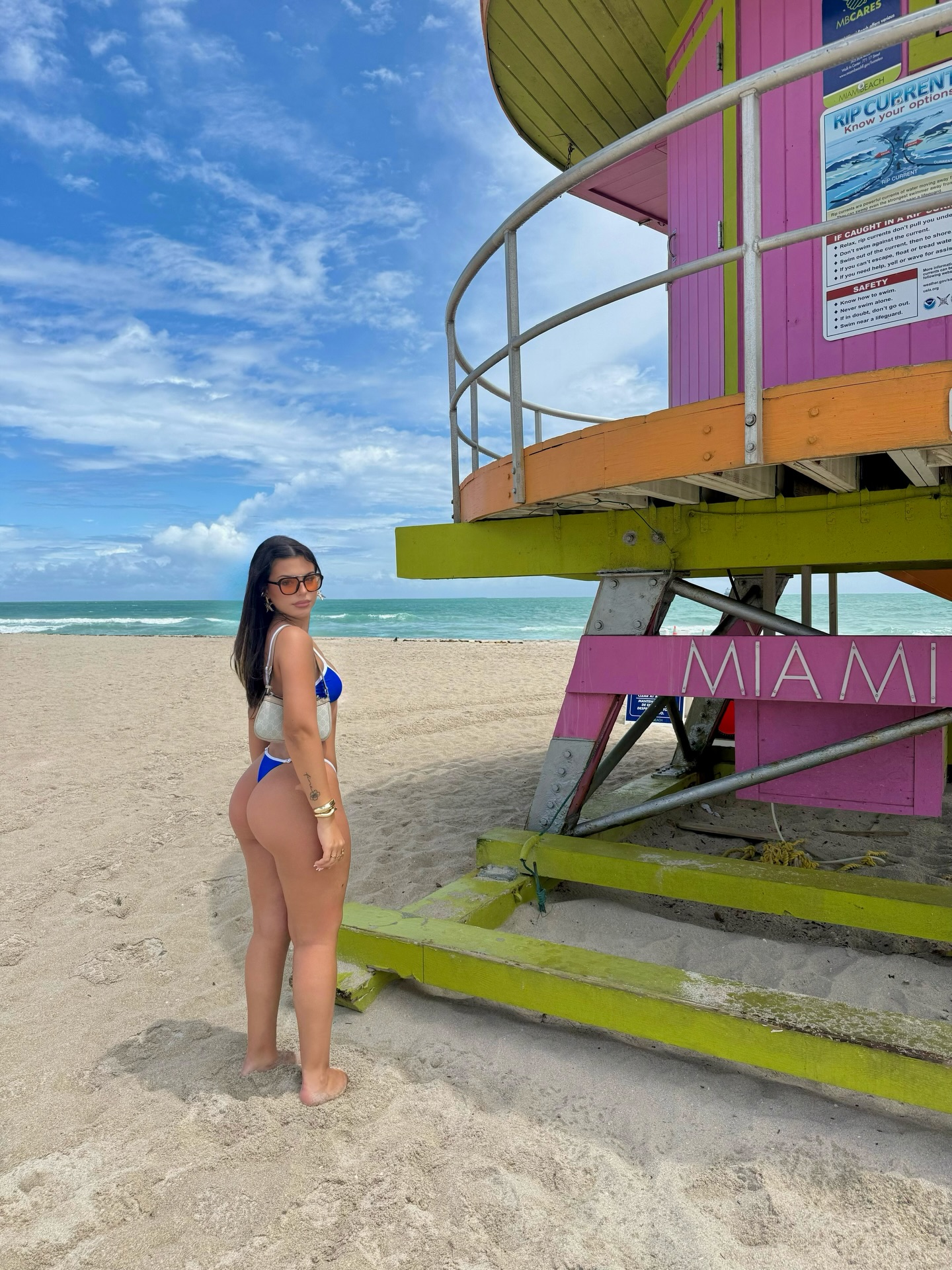 𝐈 𝐝𝐨𝐧’𝐭 𝐜𝐡𝐚𝐬𝐞.