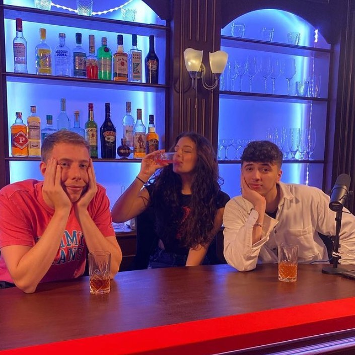 I had so much fun Thankyou @thefellasinsta for having me❤️ 
NEW YOUTUBE up tonig