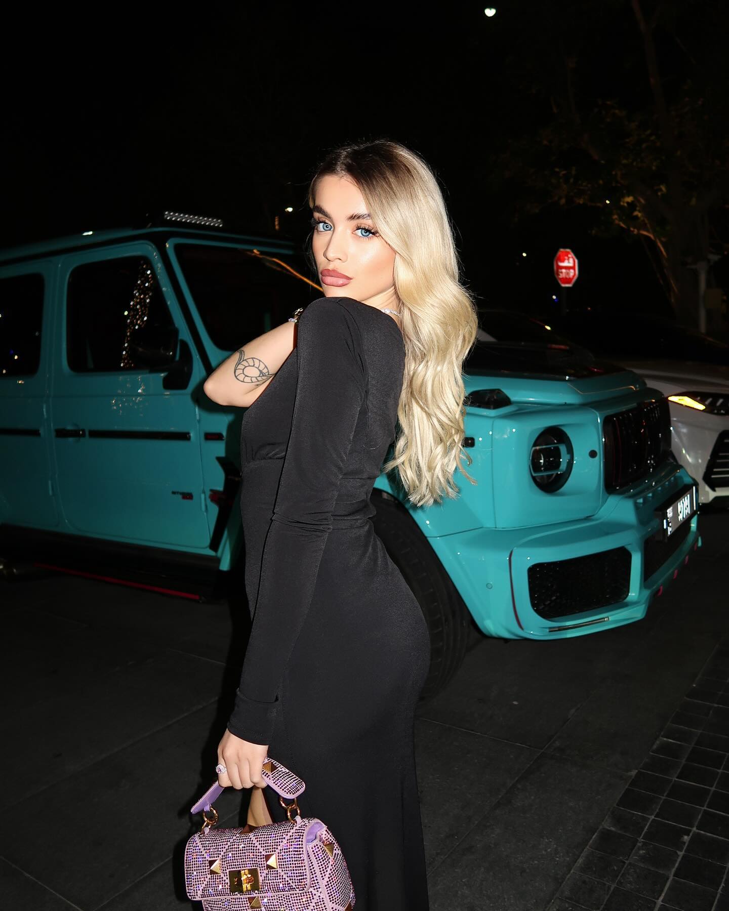 🇰🇼✨

Dress @legaragemode 
NIKOLLI10 -10% off ❤️