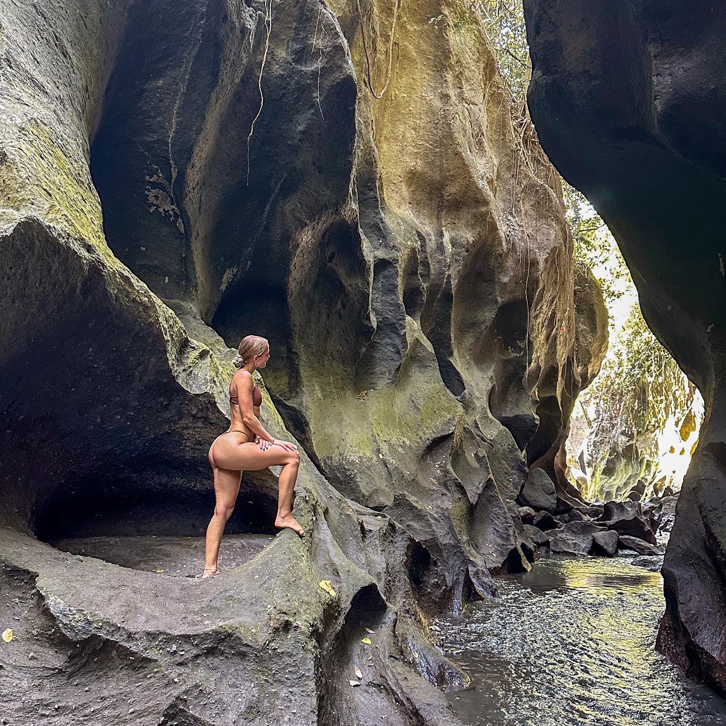 Feeling like a lil adventurer these days 😌🧗🏼‍♀️🏞️👙