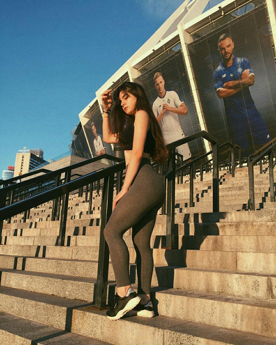 Сегодня была очень солнечная фотосессия со @zlata_sh ❤
Знаете, я поняла одну вещ