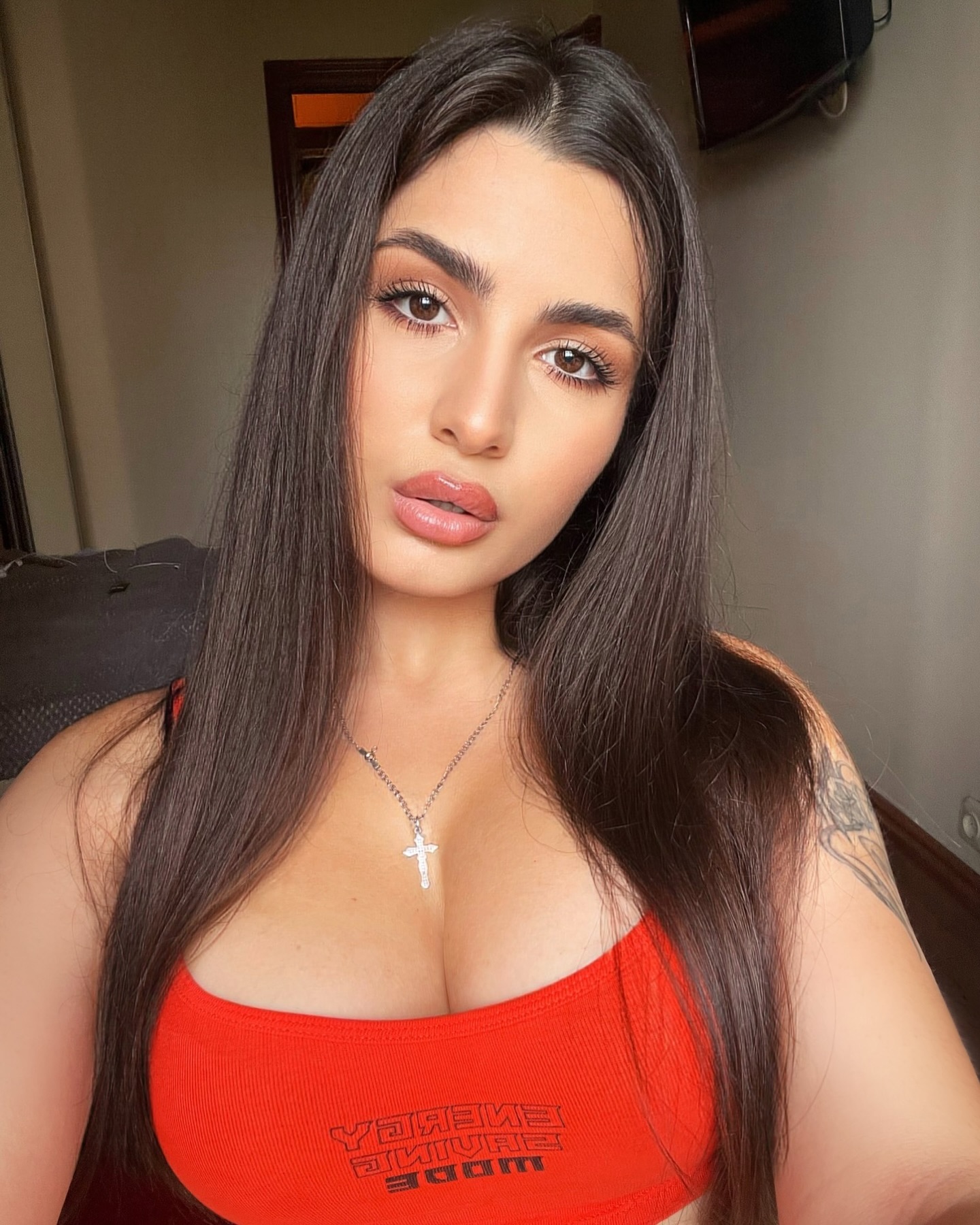 Накраситься, чтобы остаться дома ✅