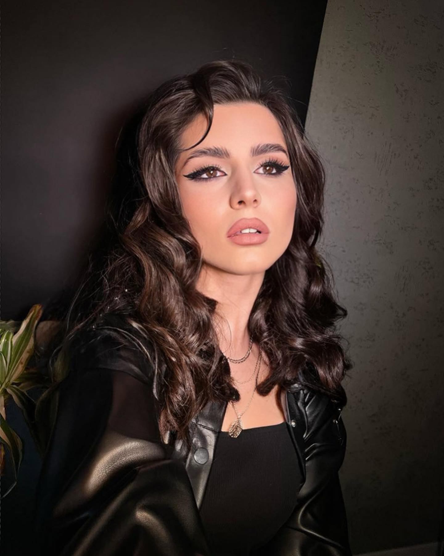 Сложно не стать Богиней, а быть ею 🖤